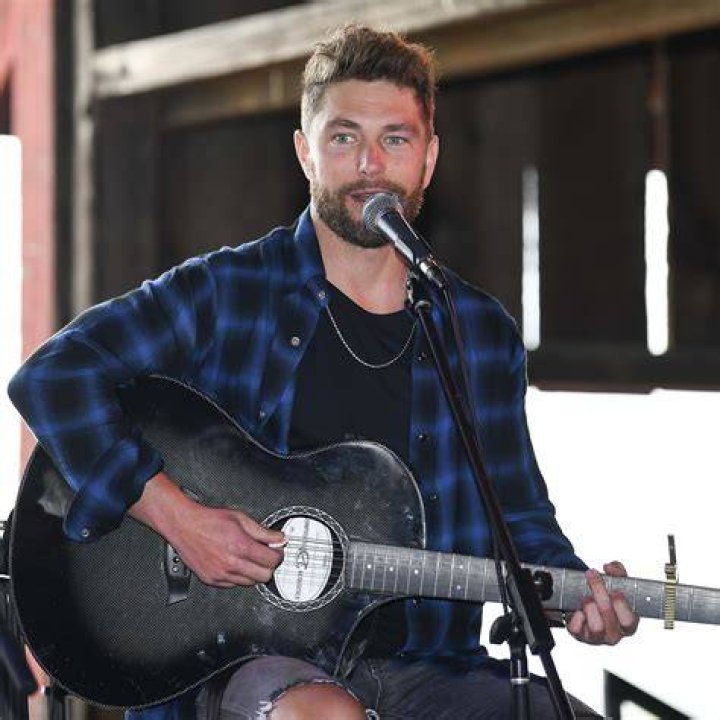 Country Singer Chris Young Hospitalized, Cancels Dates