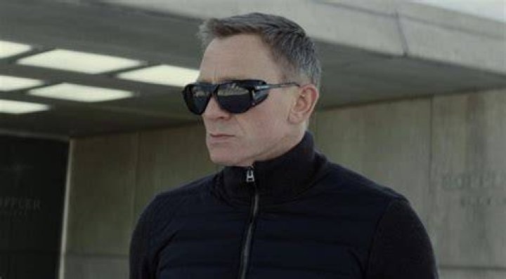 Does Daniel Craig Wear Glasses?