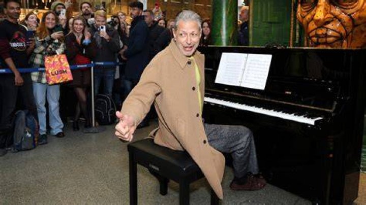 Does Jeff Goldblum Play The Piano?