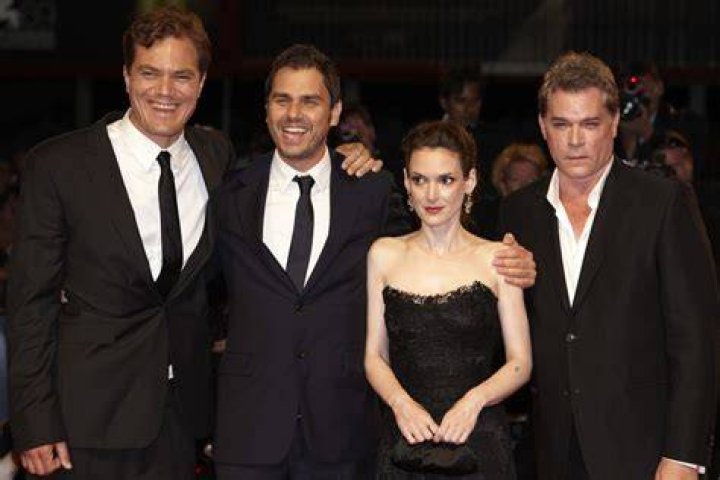 How Tall Is Winona Ryder In Feet And Inches?