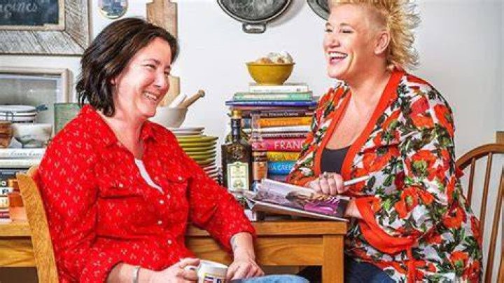 Koren Grieveson engaged to  chef Anne Burrell . Are they getting married anytime soon?