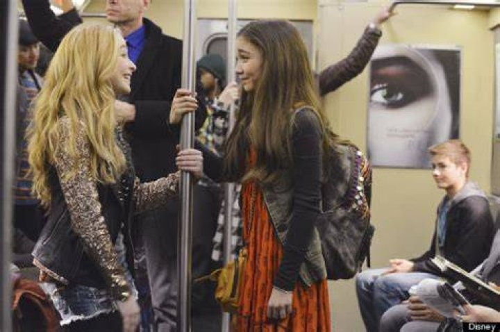 Sabrina Carpenter Releases Music Video for ‘Thumbs’ and It’s Giving Us MAJOR GMW Flashbacks – Celeb Secrets